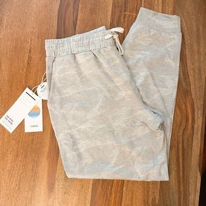 NWT Vuori Gray Heather Camouflage Joggers Medium